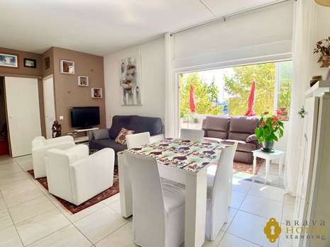 Beautiful apartment close to the beach for sale in Empuriabrava