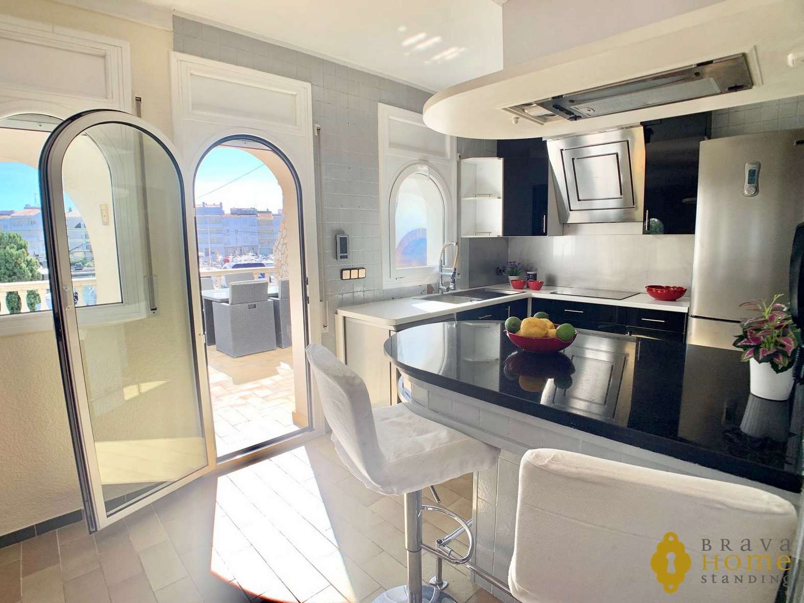 Belle villa avant les ponts avec amarre de 17 x 5m en vente à Empuriabrava