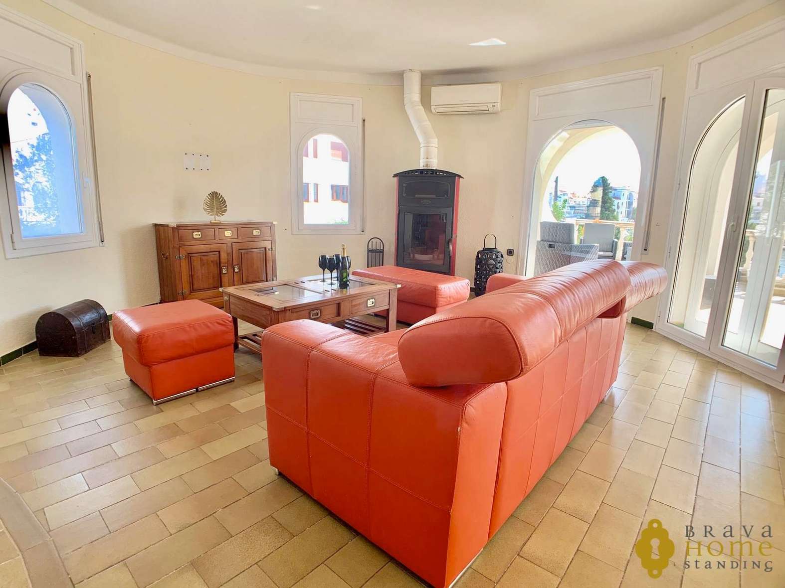 Belle villa avant les ponts avec amarre de 17 x 5m en vente à Empuriabrava