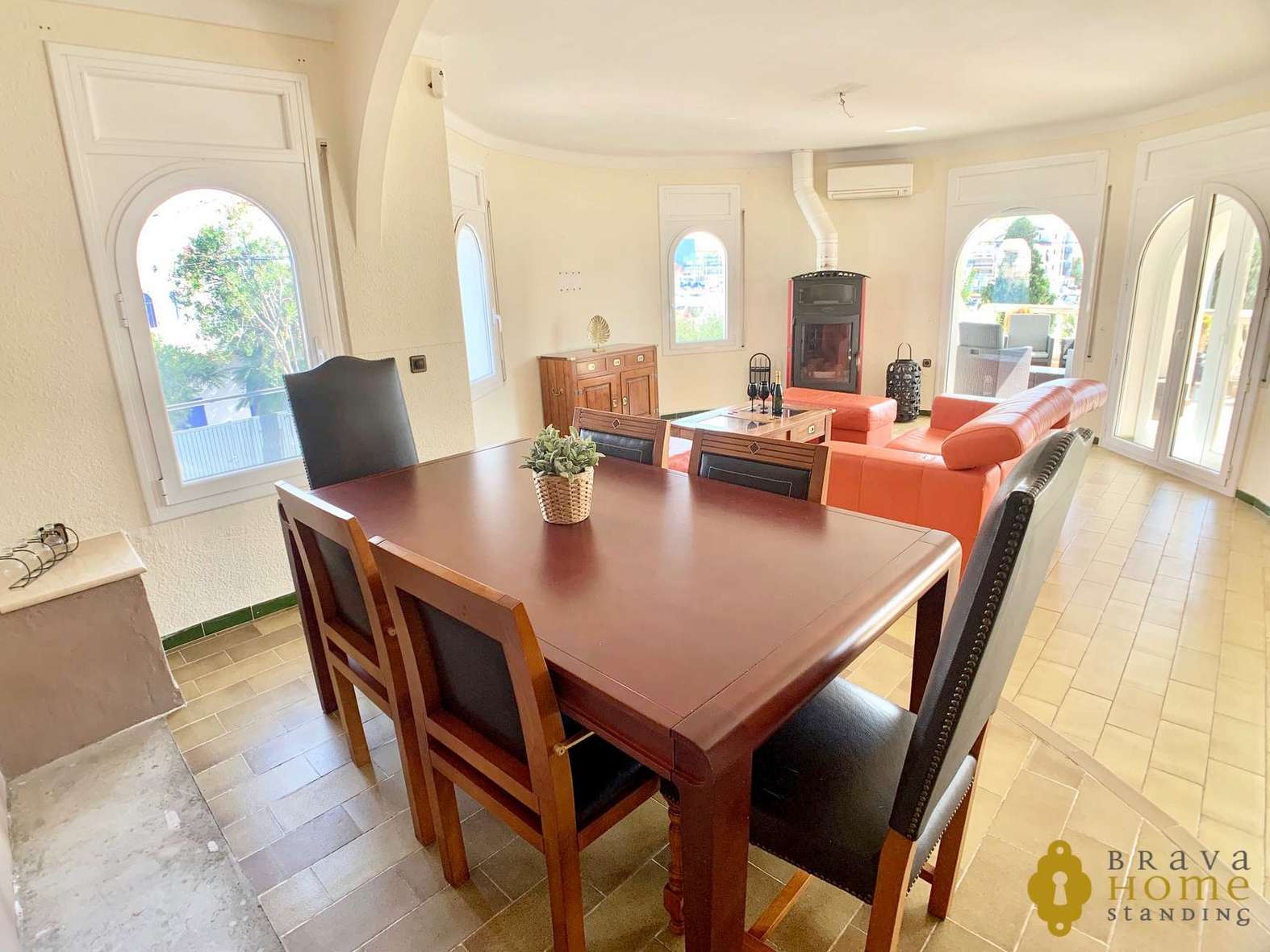 Belle villa avant les ponts avec amarre de 17 x 5m en vente à Empuriabrava