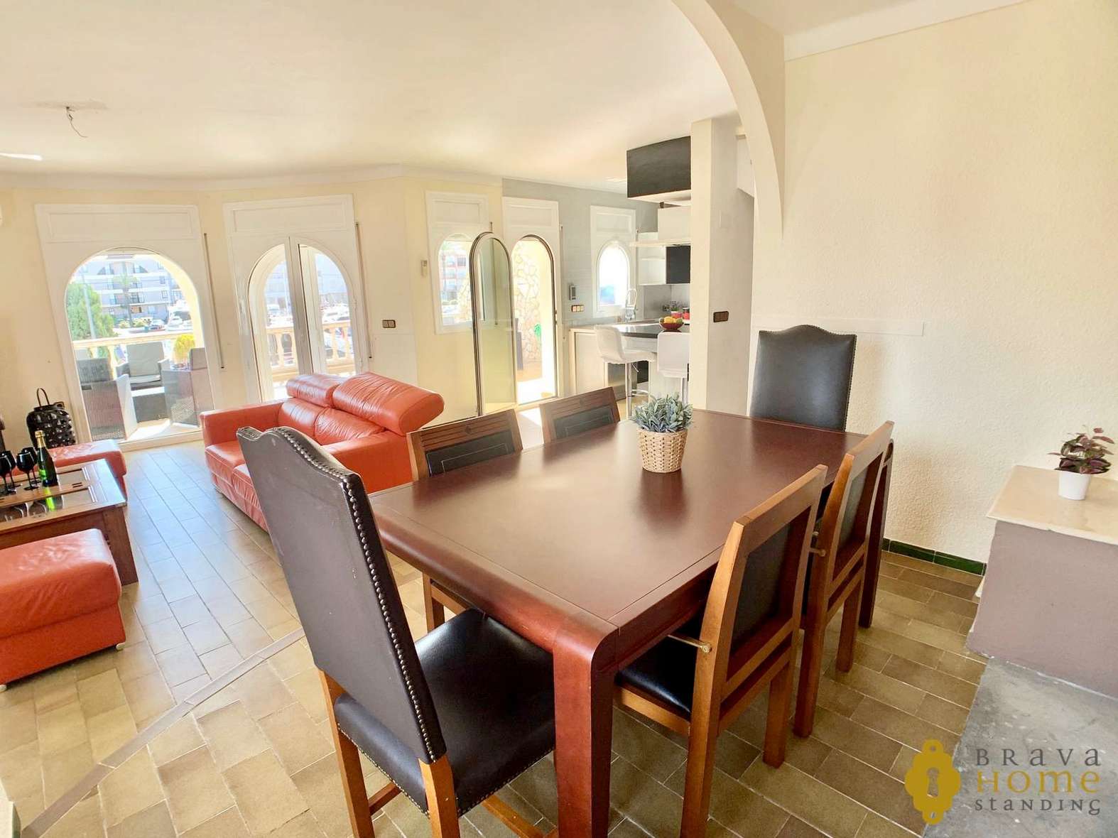 Belle villa avant les ponts avec amarre de 17 x 5m en vente à Empuriabrava