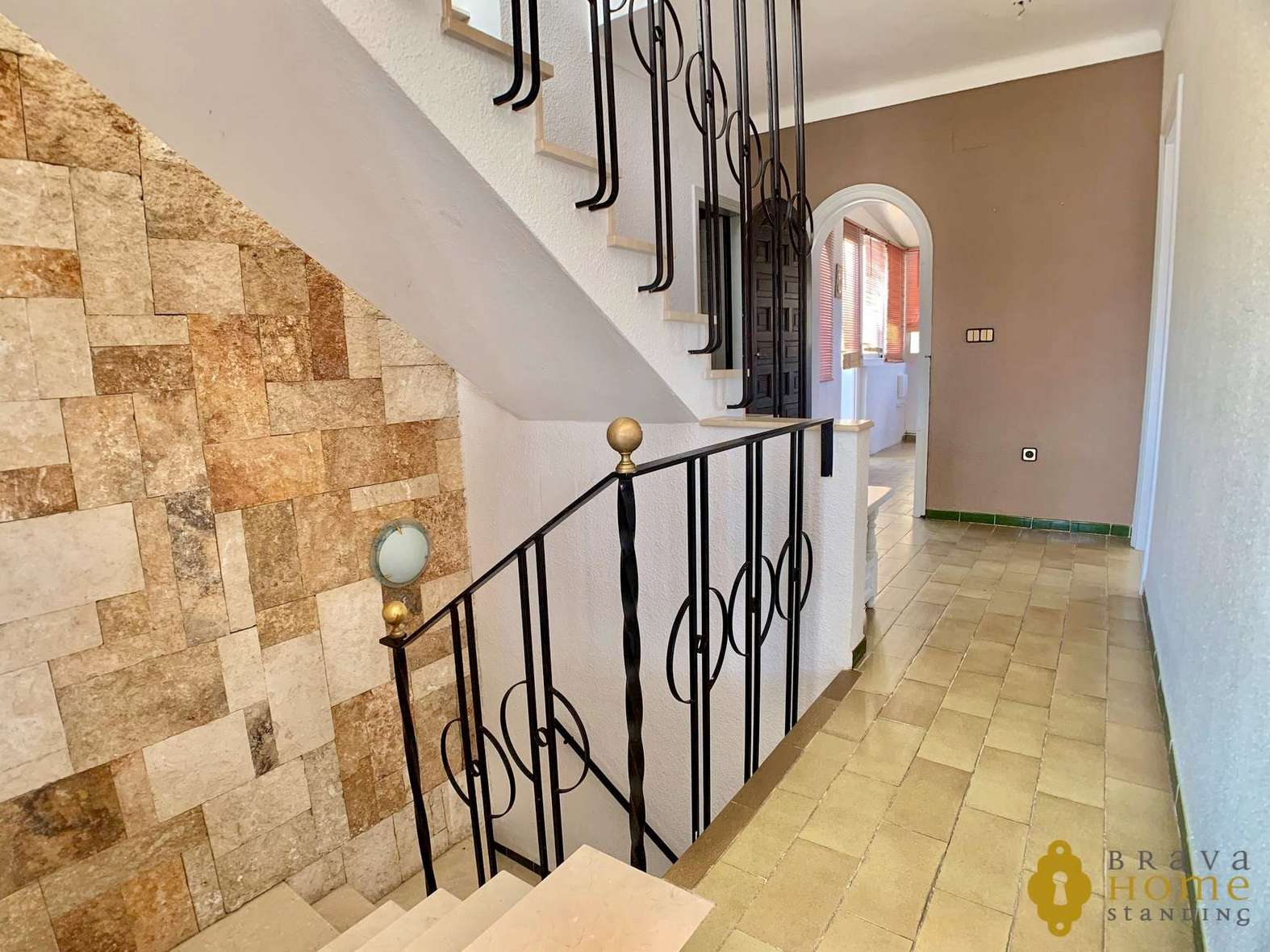 Belle villa avant les ponts avec amarre de 17 x 5m en vente à Empuriabrava