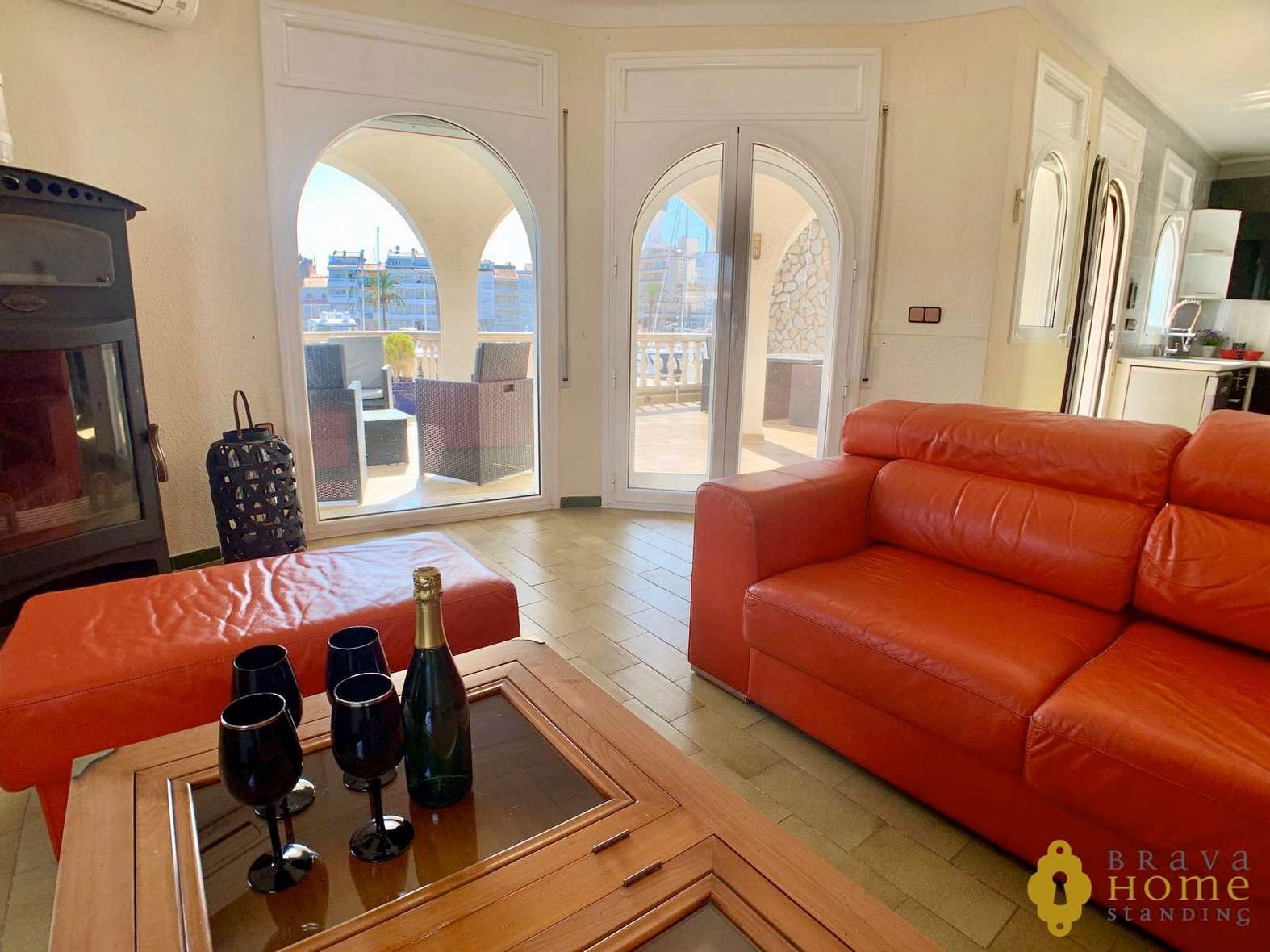 Belle villa avant les ponts avec amarre de 17 x 5m en vente à Empuriabrava