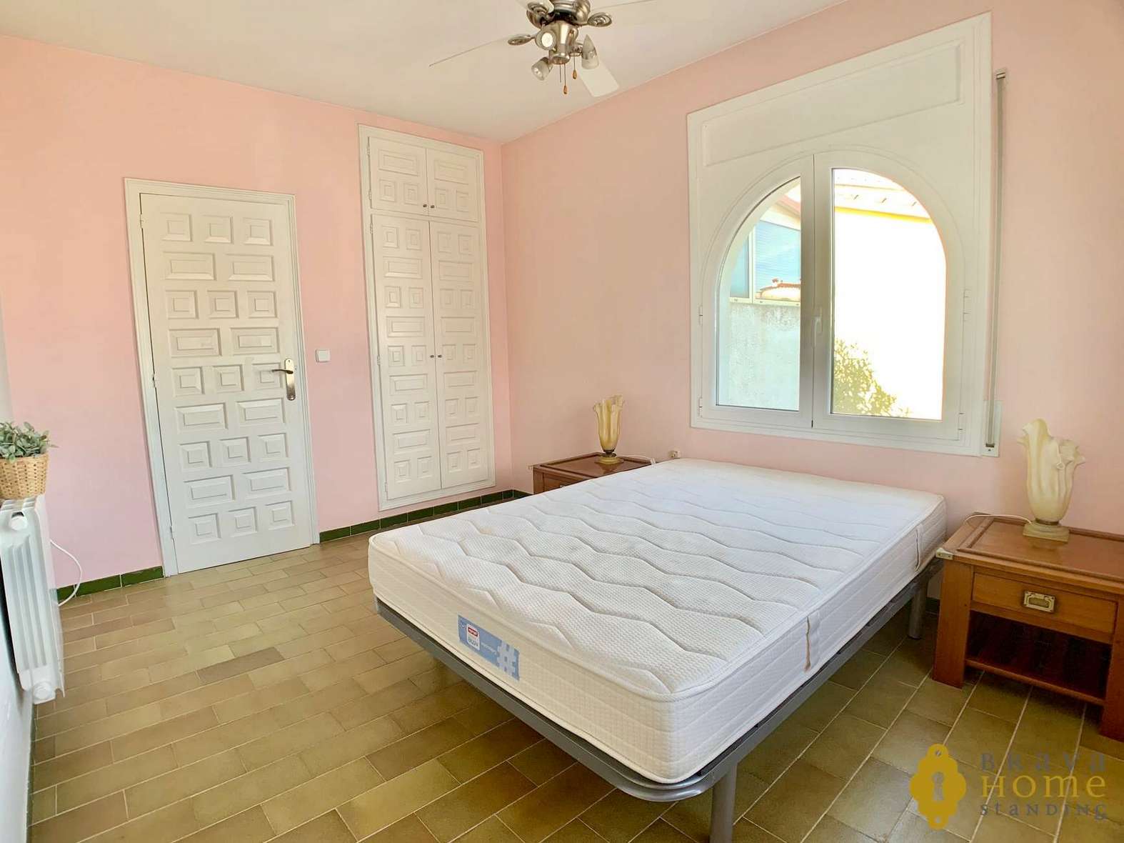 Belle villa avant les ponts avec amarre de 17 x 5m en vente à Empuriabrava