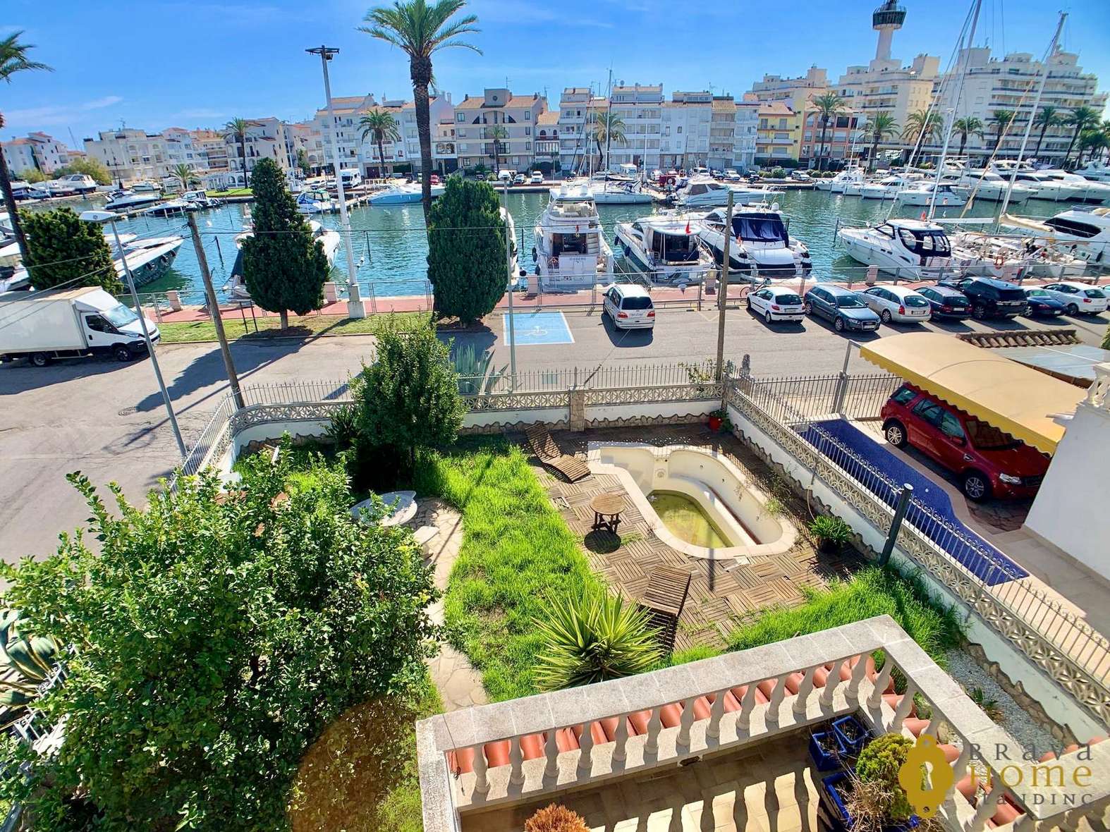 Belle villa avant les ponts avec amarre de 17 x 5m en vente à Empuriabrava