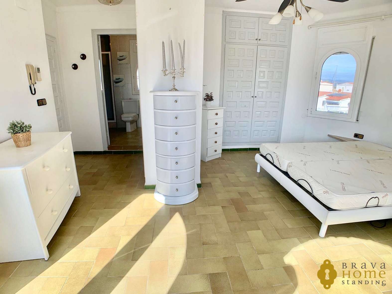 Belle villa avant les ponts avec amarre de 17 x 5m en vente à Empuriabrava