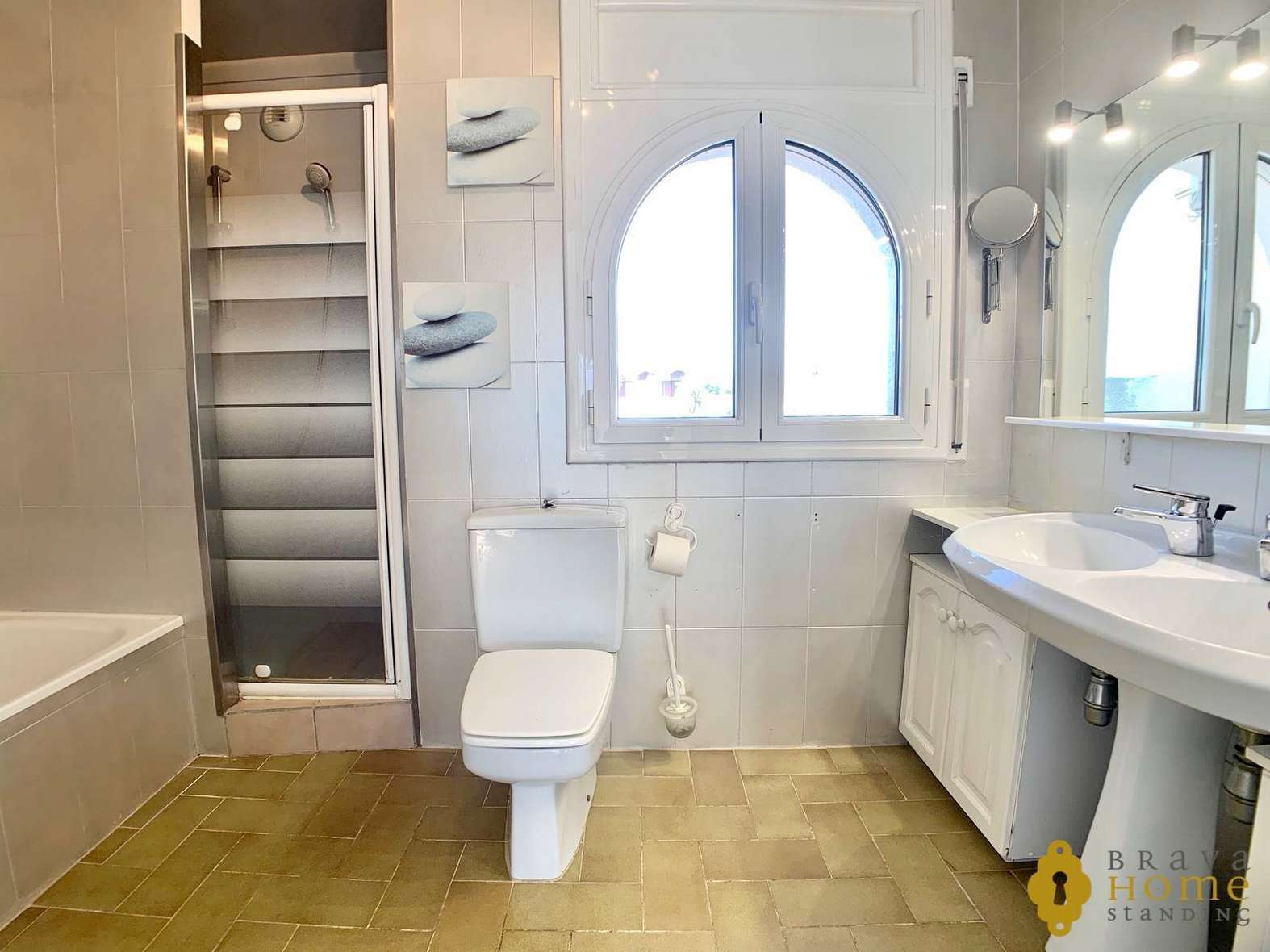 Belle villa avant les ponts avec amarre de 17 x 5m en vente à Empuriabrava