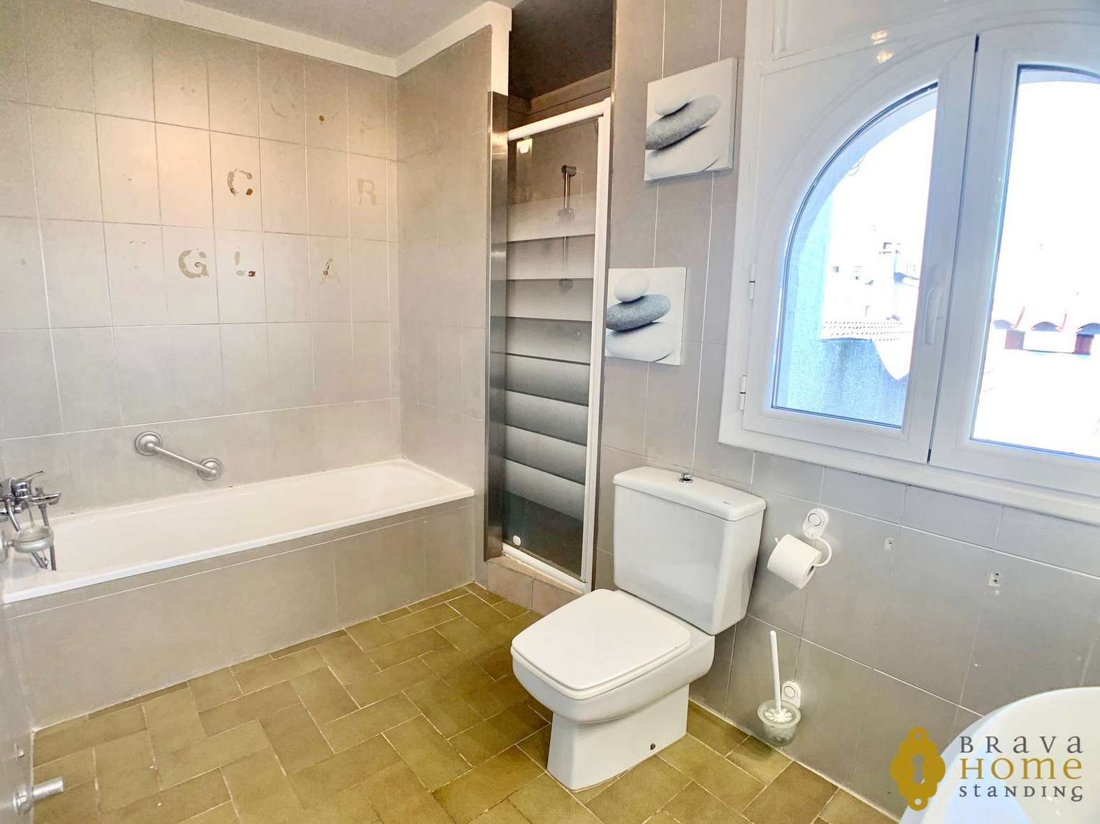 Belle villa avant les ponts avec amarre de 17 x 5m en vente à Empuriabrava