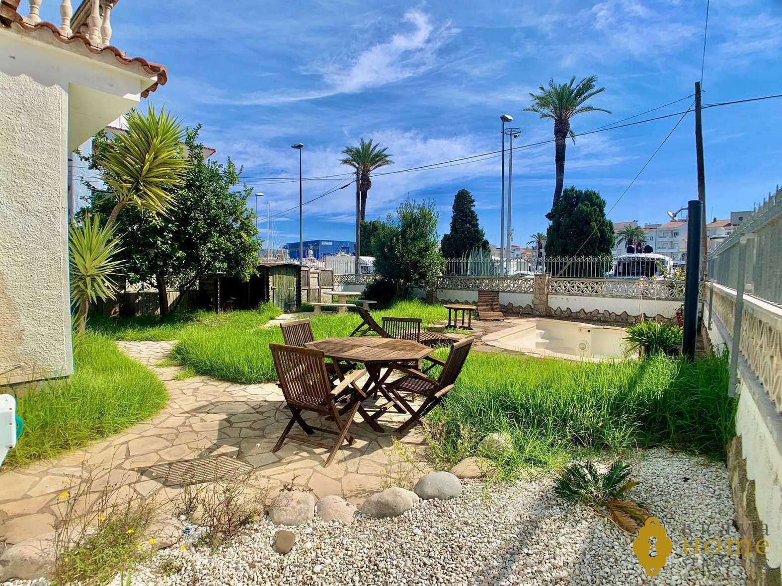 Belle villa avant les ponts avec amarre de 17 x 5m en vente à Empuriabrava