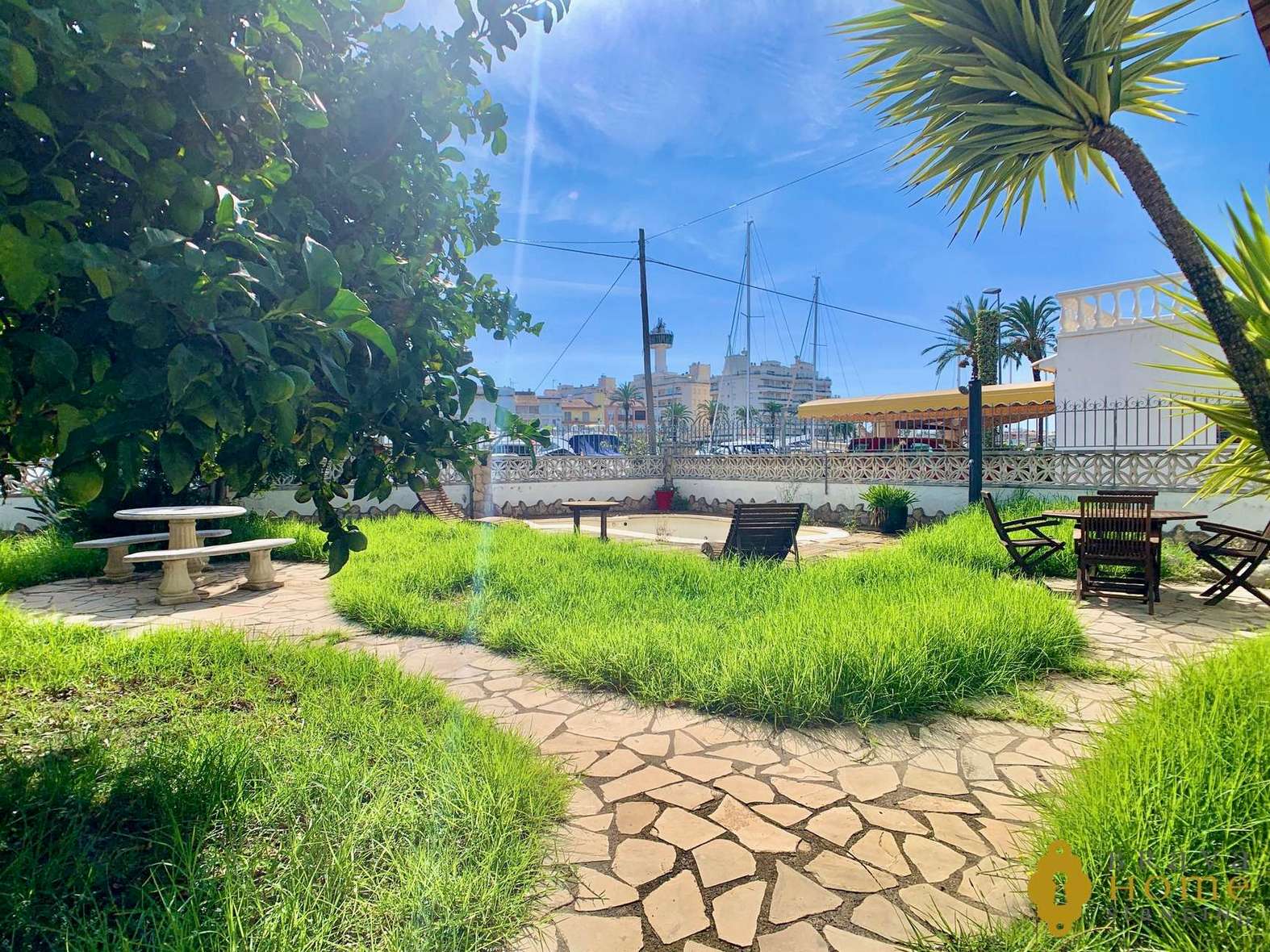 Belle villa avant les ponts avec amarre de 17 x 5m en vente à Empuriabrava