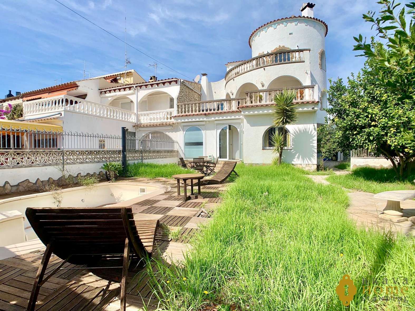 Belle villa avant les ponts avec amarre de 17 x 5m en vente à Empuriabrava