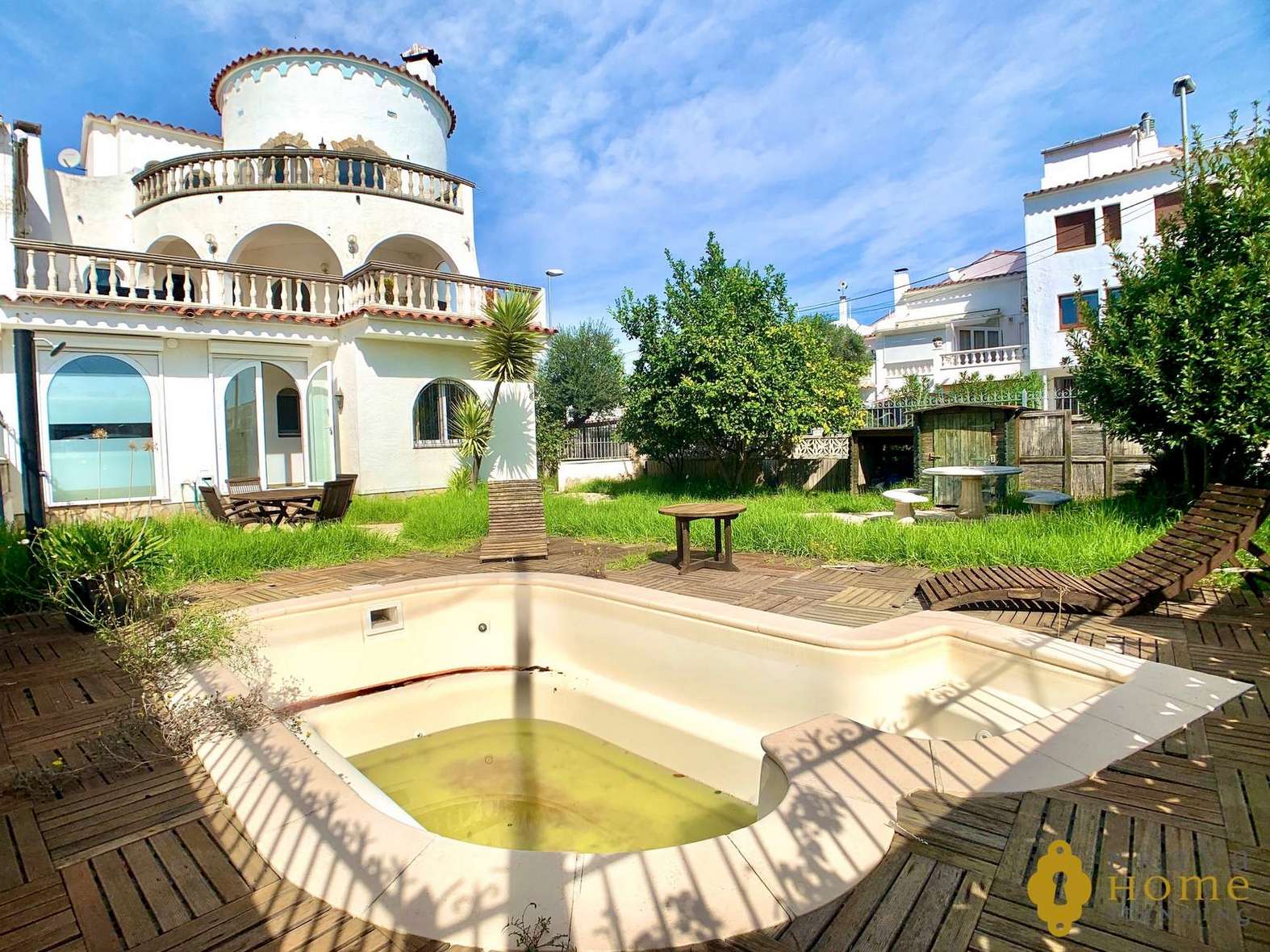 Belle villa avant les ponts avec amarre de 17 x 5m en vente à Empuriabrava