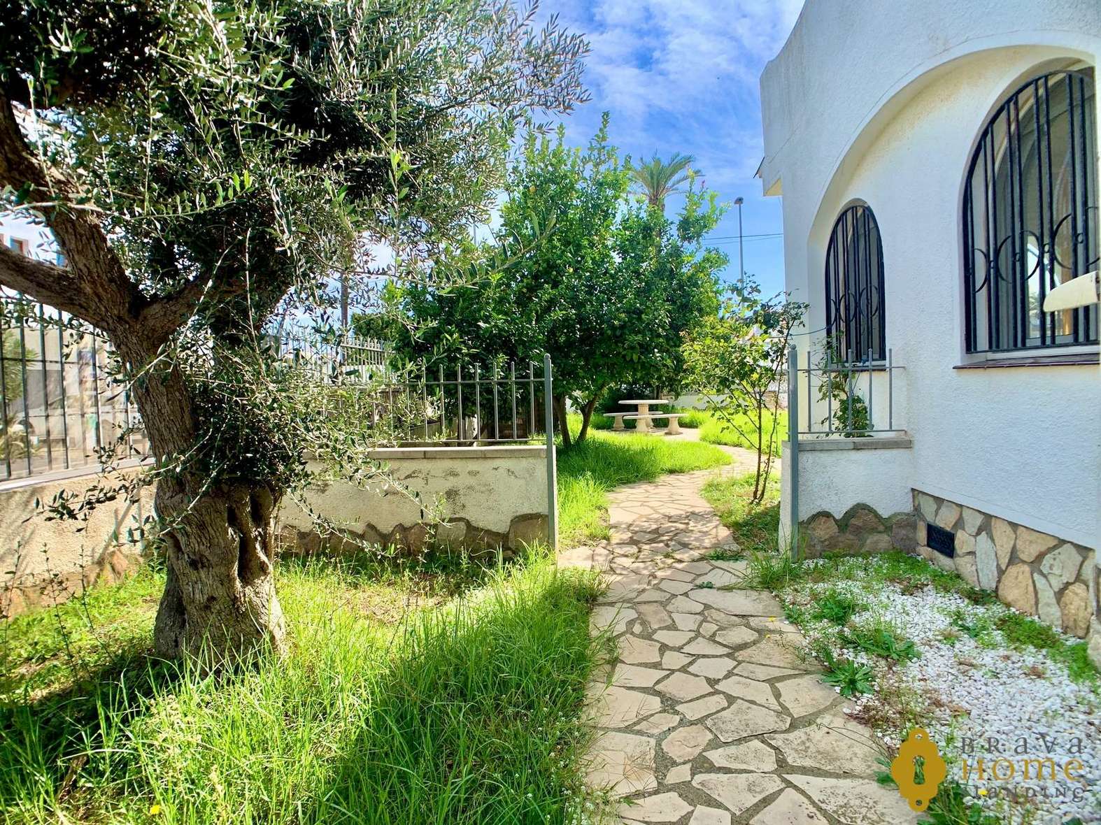Belle villa avant les ponts avec amarre de 17 x 5m en vente à Empuriabrava