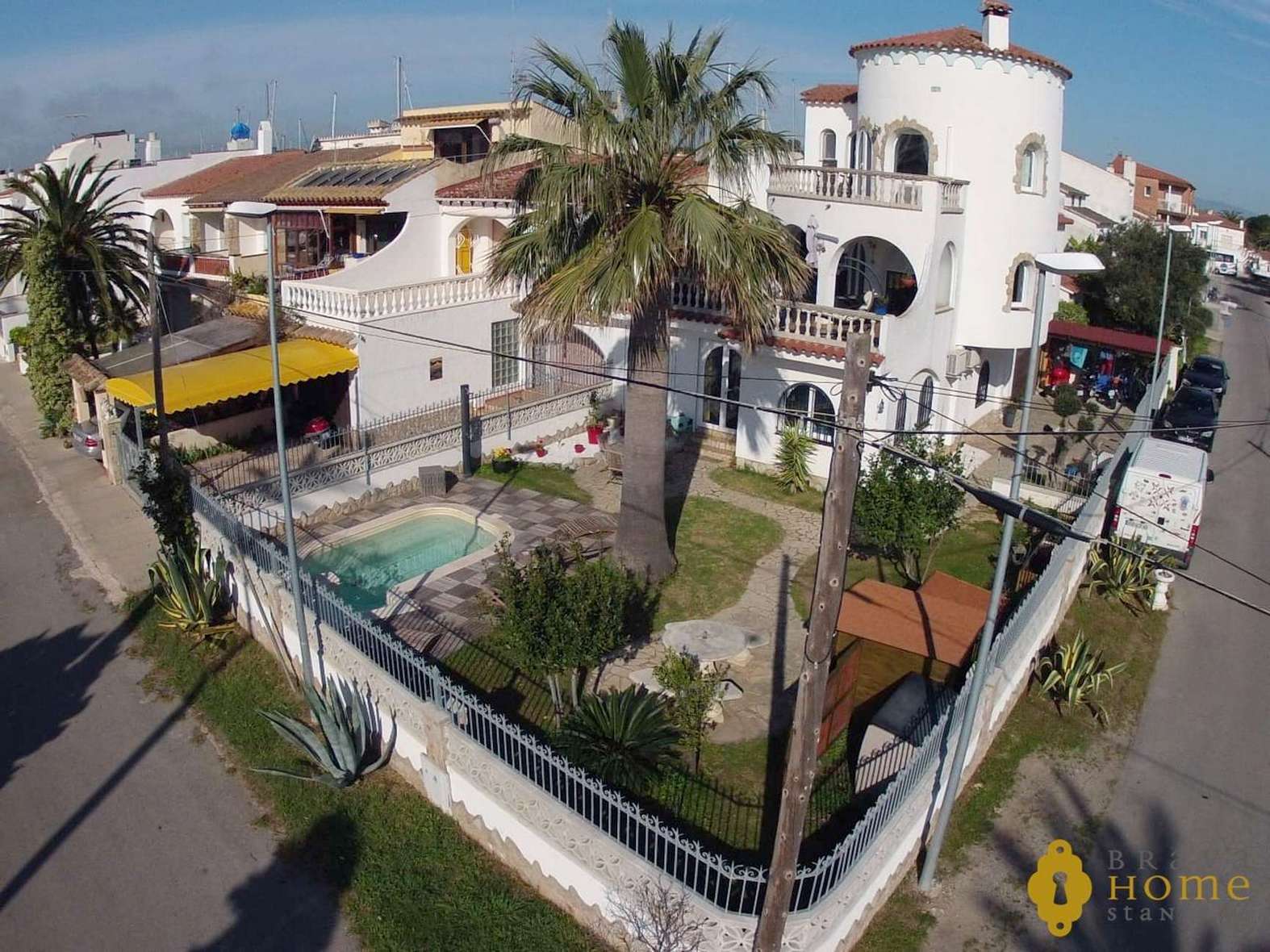 Belle villa avant les ponts avec amarre de 17 x 5m en vente à Empuriabrava