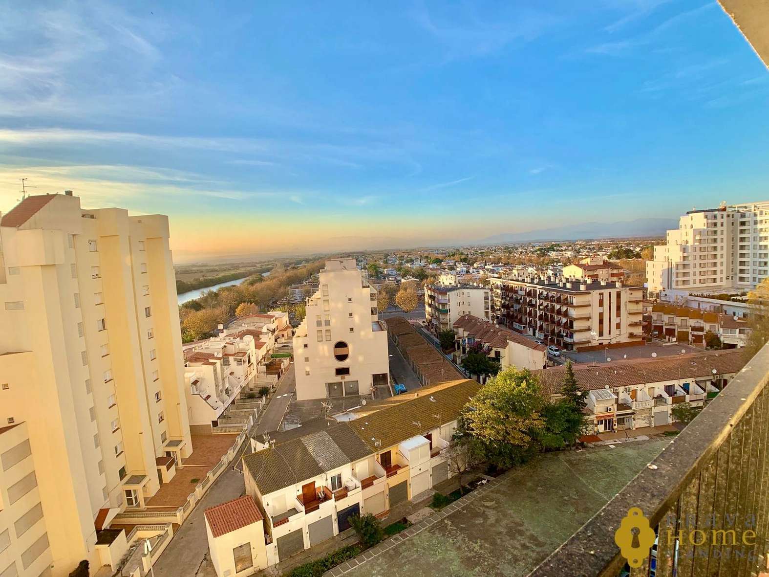 Bonito estudio cerca de la playa en venta en Empuriabrava
