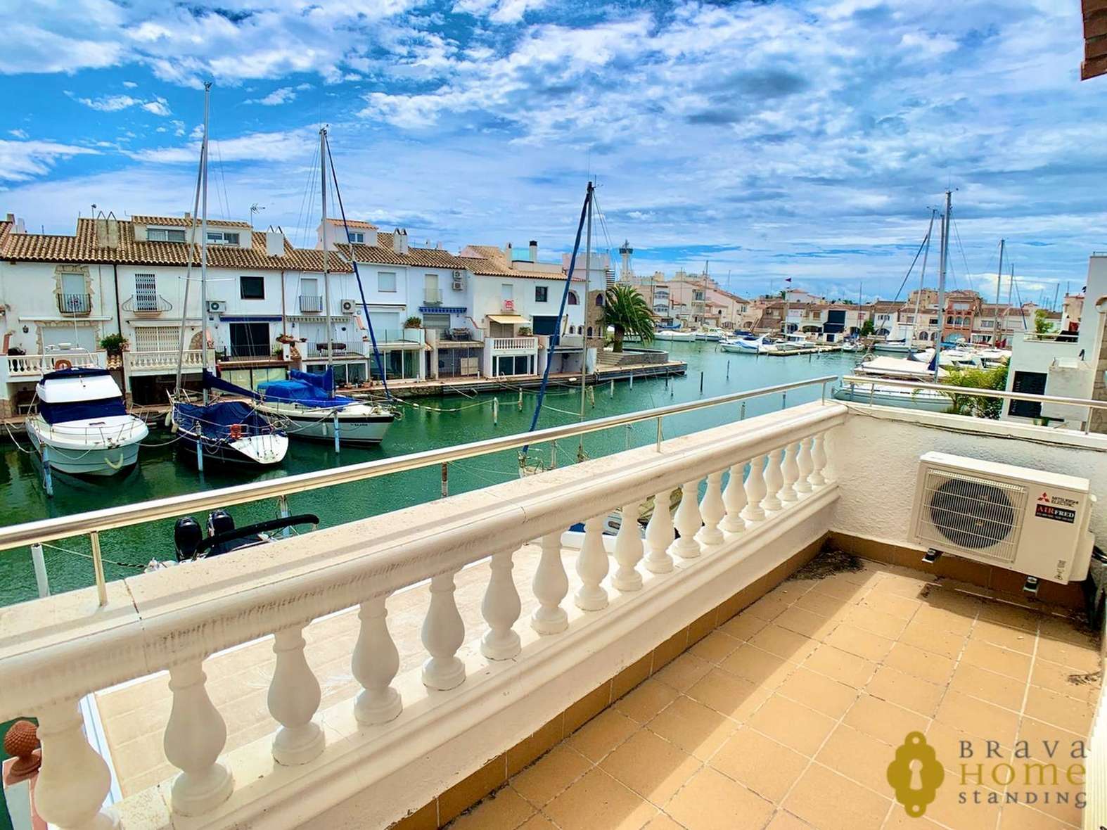 Beautiful house with mooring before the bridges, for sale in Empuriabrava