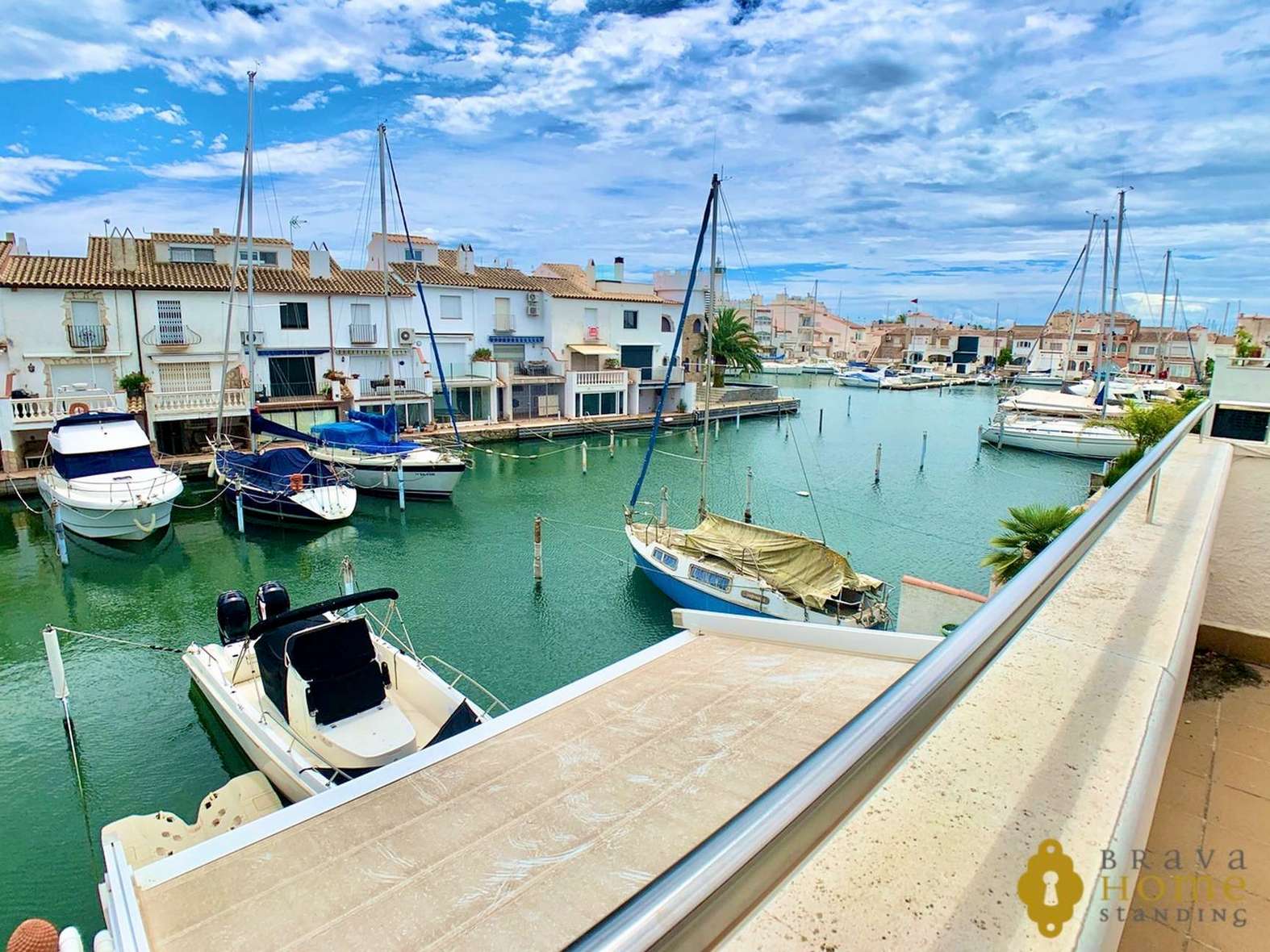 Beautiful house with mooring before the bridges, for sale in Empuriabrava