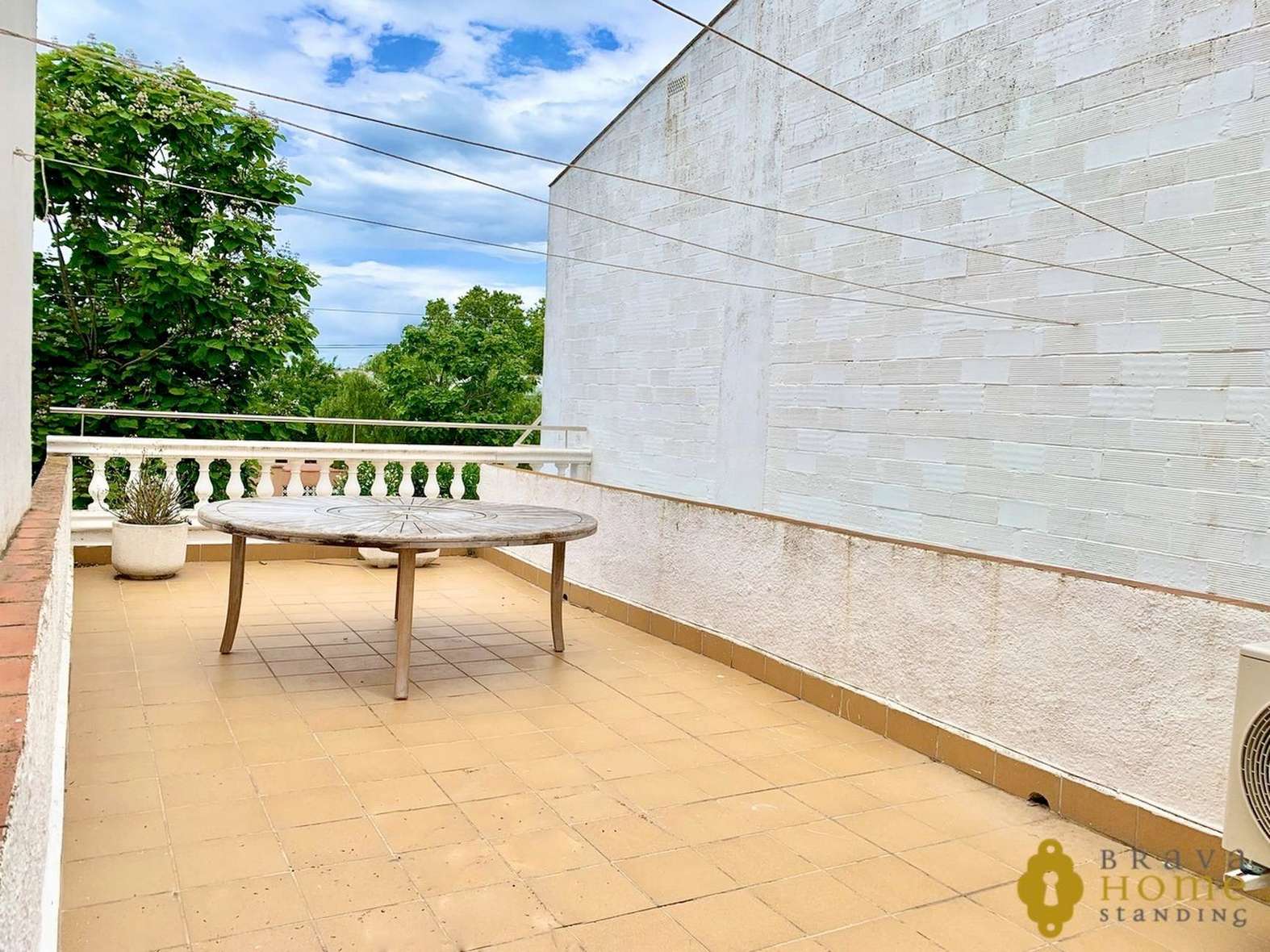 Beautiful house with mooring before the bridges, for sale in Empuriabrava