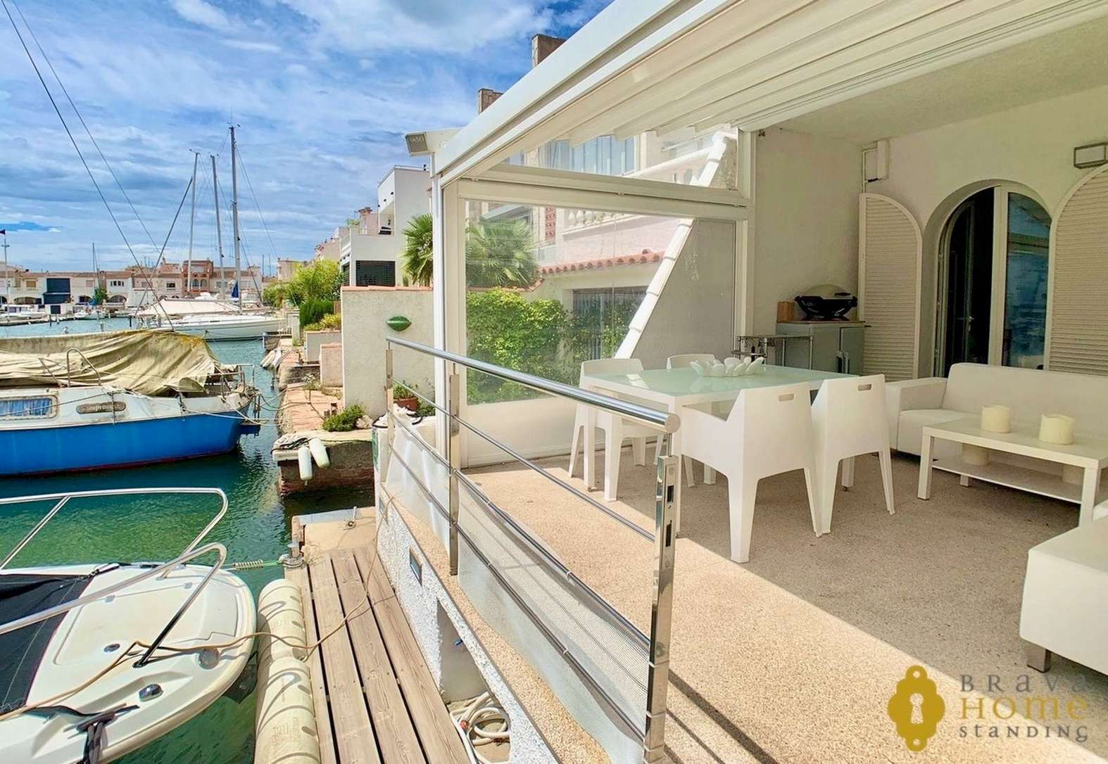 Beautiful house with mooring before the bridges, for sale in Empuriabrava