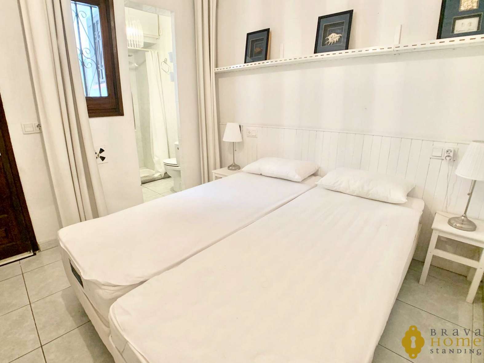 Beautiful house with mooring before the bridges, for sale in Empuriabrava