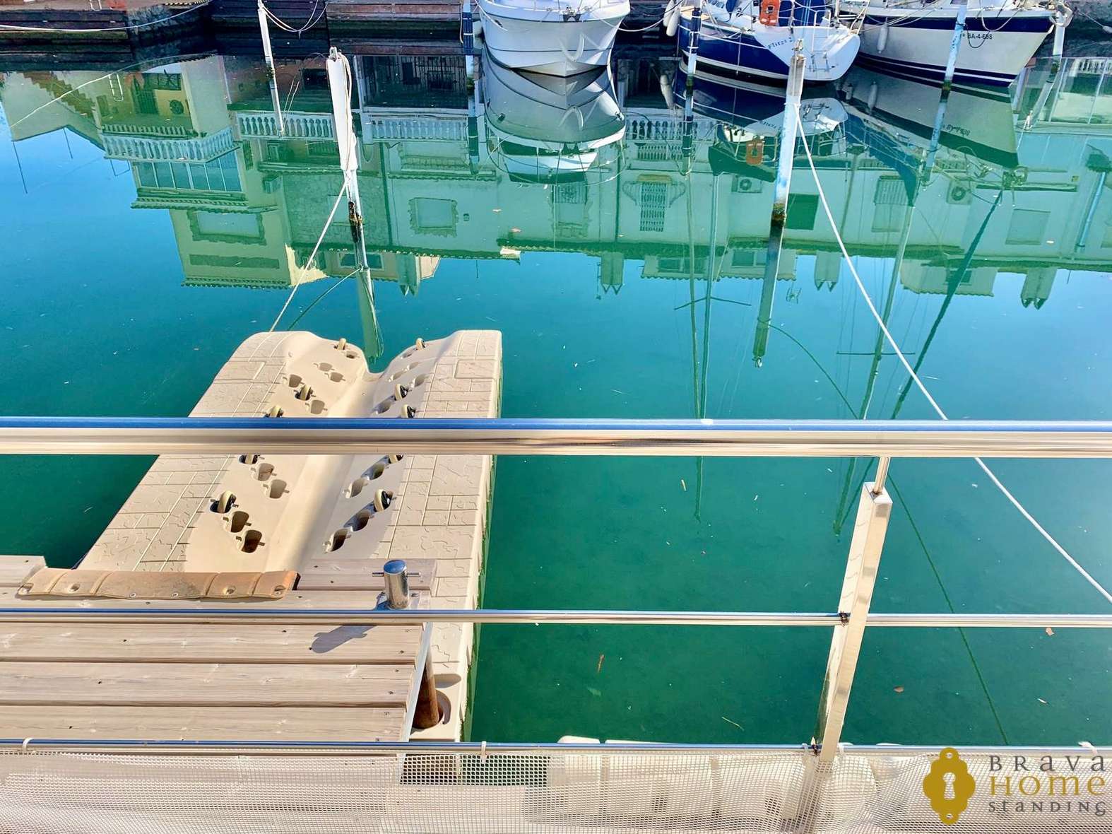 Beautiful house with mooring before the bridges, for sale in Empuriabrava