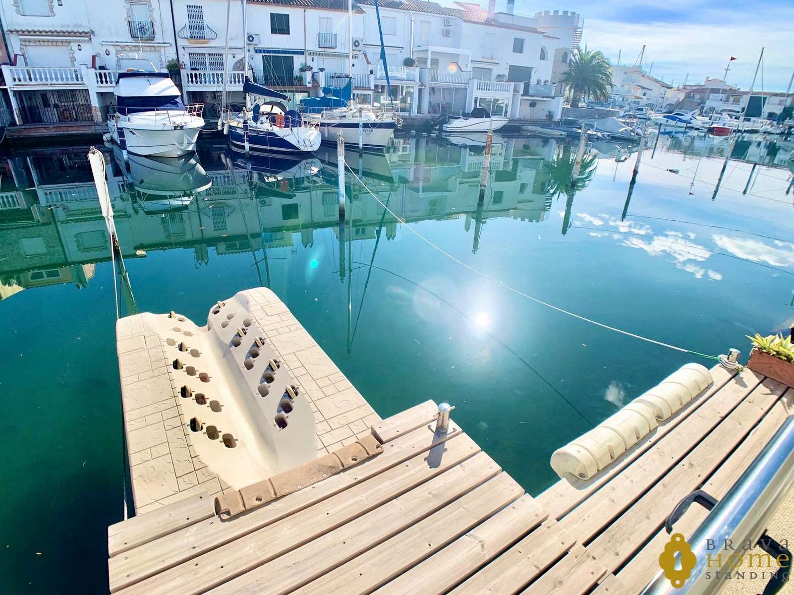 Beautiful house with mooring before the bridges, for sale in Empuriabrava