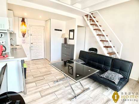Entirely renovated duplex with beautiful view on the canal for sale in Empuriabrava