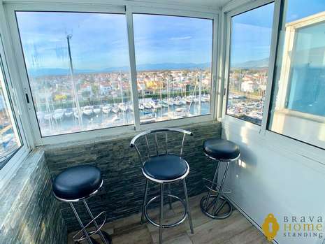 Entirely renovated duplex with beautiful view on the canal for sale in Empuriabrava
