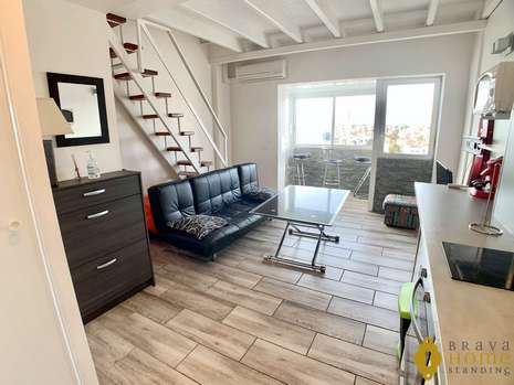 Entirely renovated duplex with beautiful view on the canal for sale in Empuriabrava