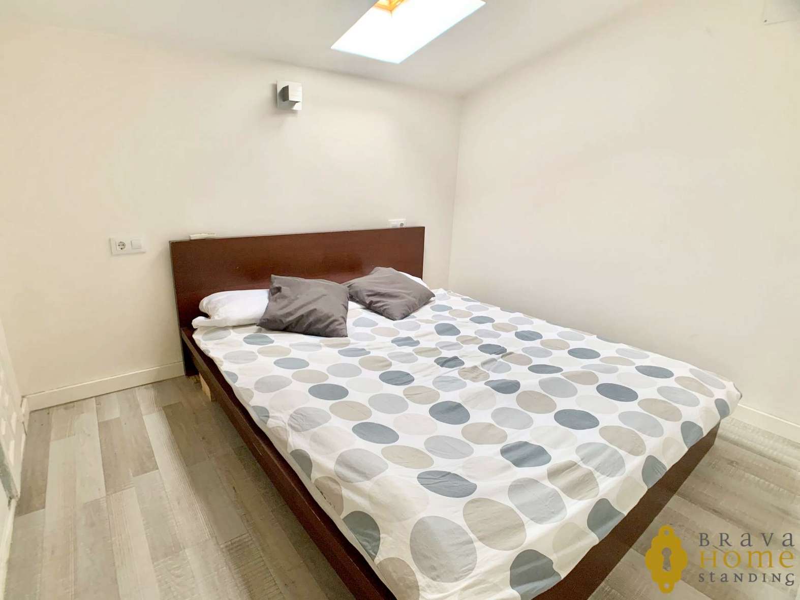 Entirely renovated duplex with beautiful view on the canal for sale in Empuriabrava