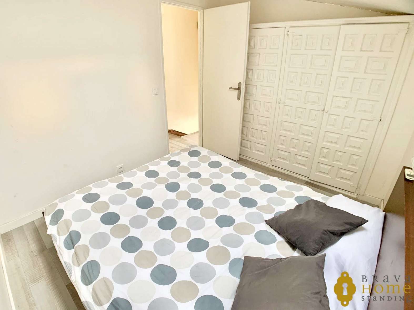 Entirely renovated duplex with beautiful view on the canal for sale in Empuriabrava