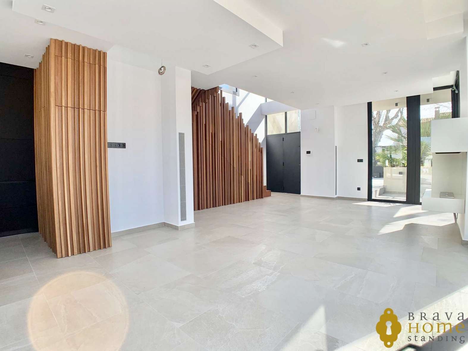 Magnífica casa de nueva construcción al canal ancho en venta en Empuriabrava