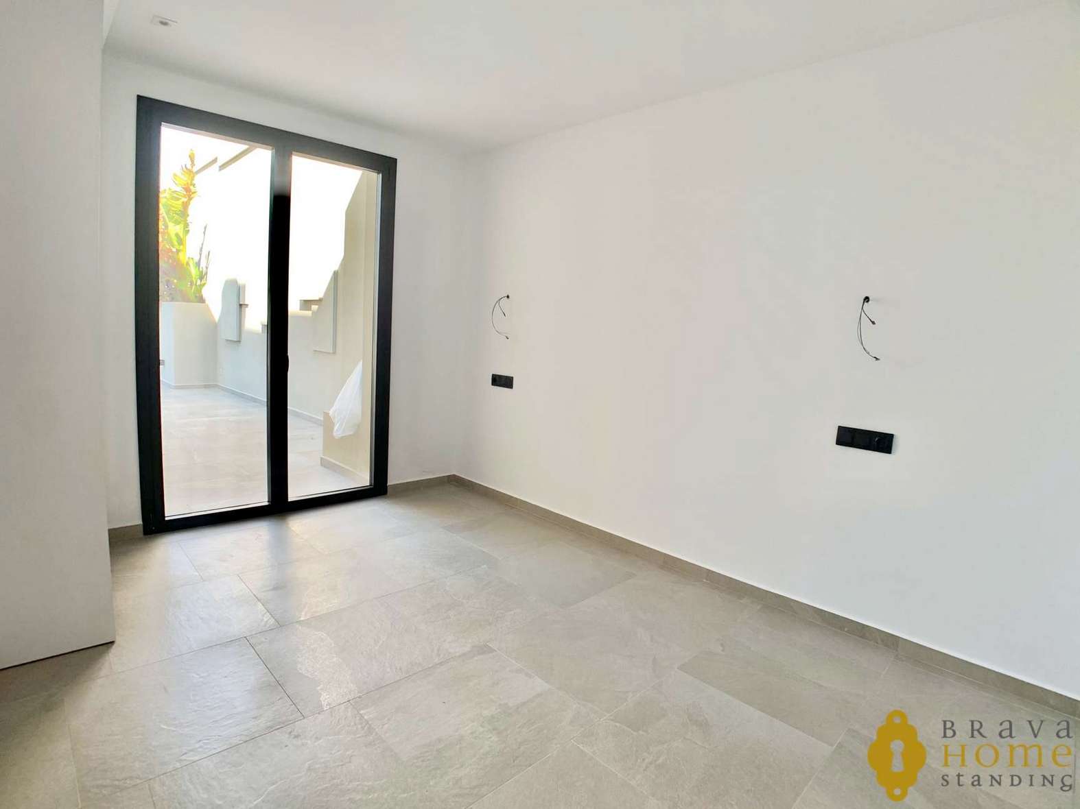 Magnífica casa de nueva construcción al canal ancho en venta en Empuriabrava