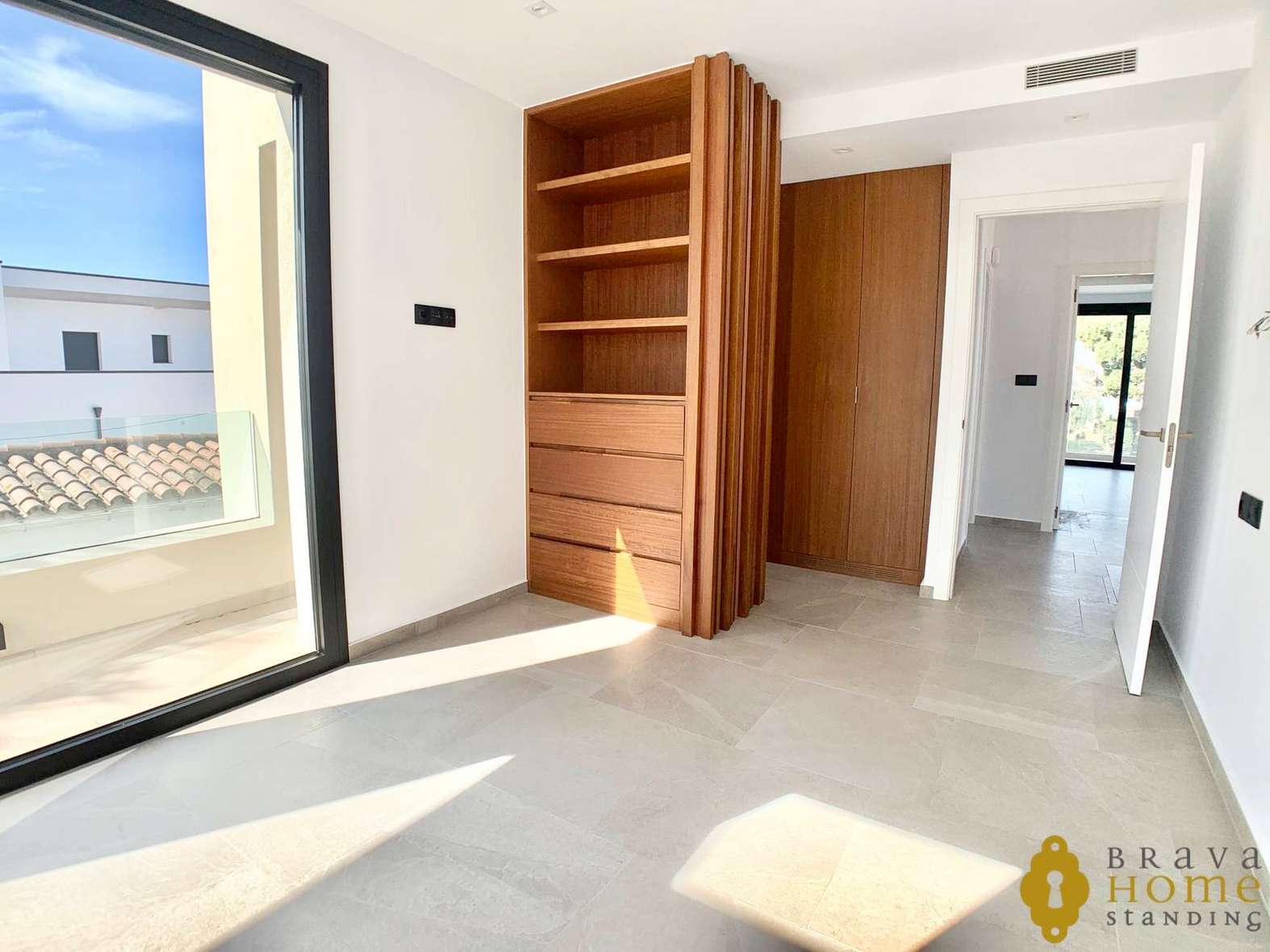 Magnífica casa de nueva construcción al canal ancho en venta en Empuriabrava