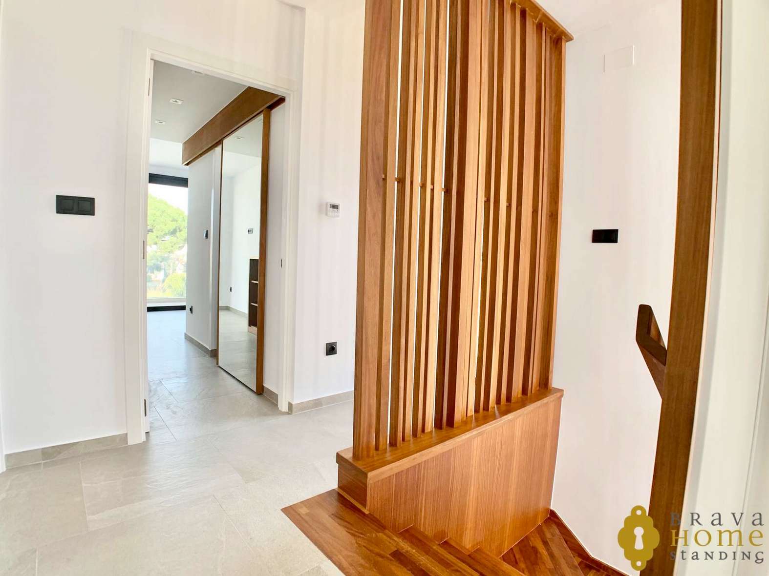 Magnífica casa de nueva construcción al canal ancho en venta en Empuriabrava