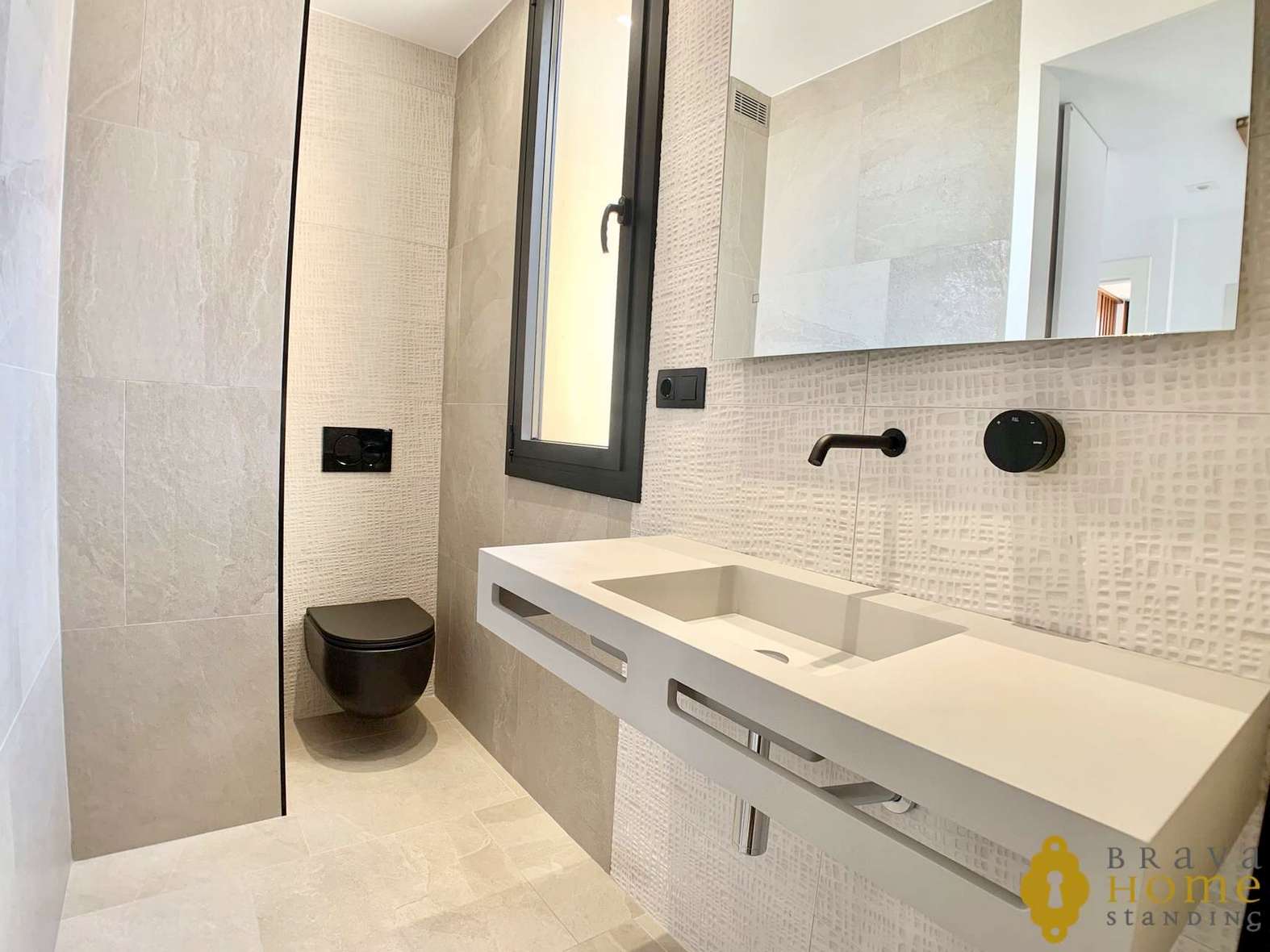 Magnífica casa de nueva construcción al canal ancho en venta en Empuriabrava