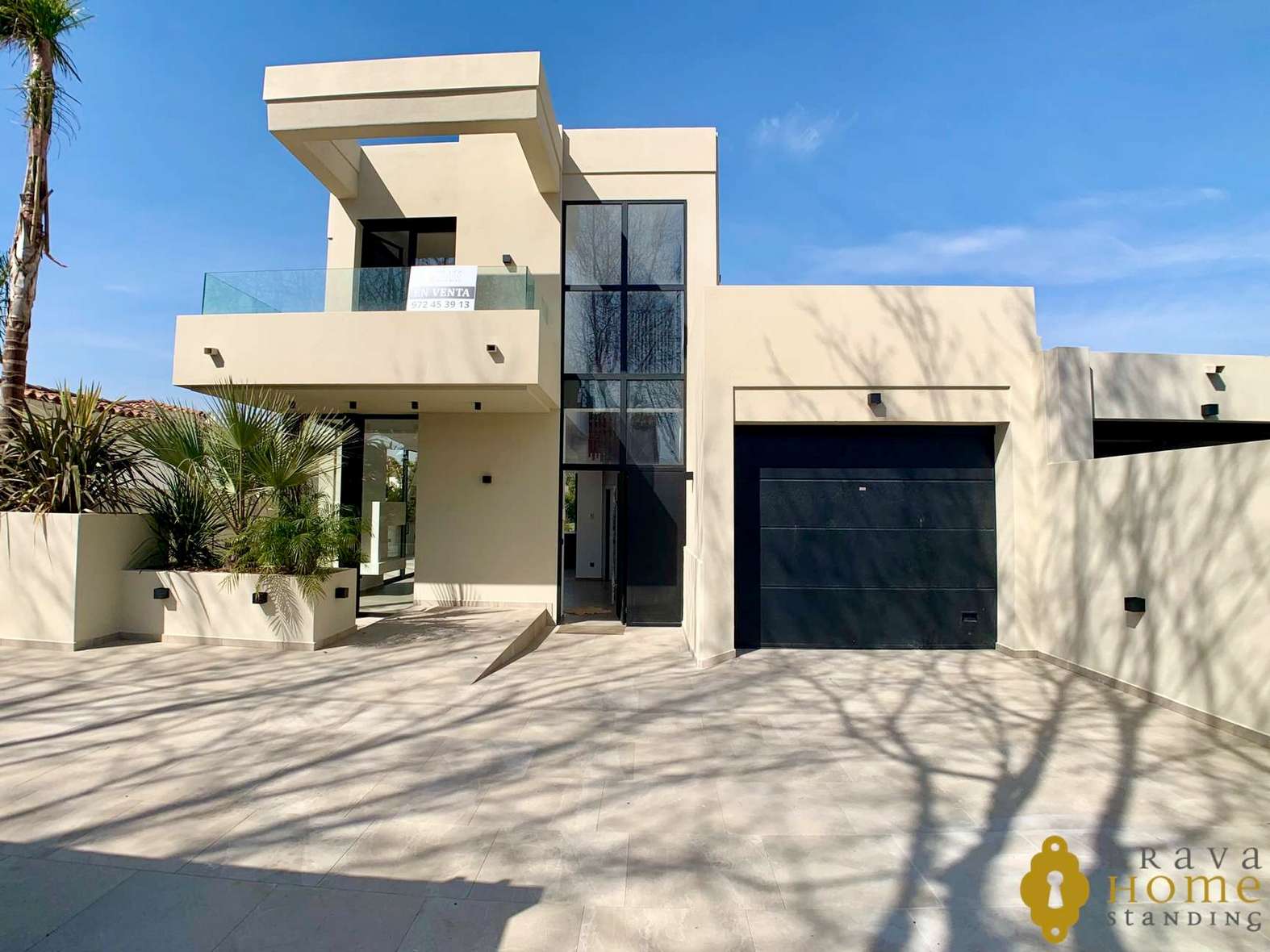 Magnífica casa de nueva construcción al canal ancho en venta en Empuriabrava