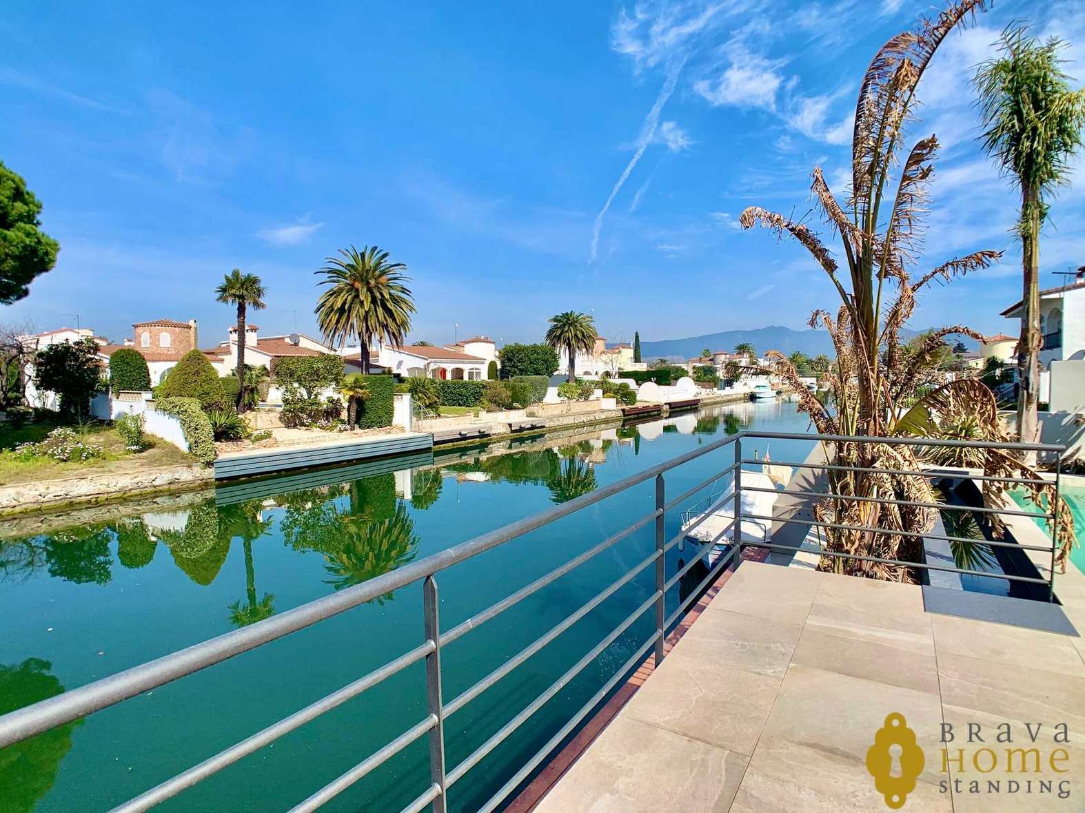 Magnifique maison neuve de plain-pied au canal large, à vendre à Empuriabrava