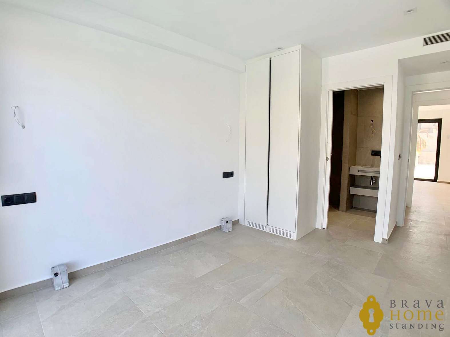 Magnifique maison neuve de plain-pied au canal large, à vendre à Empuriabrava