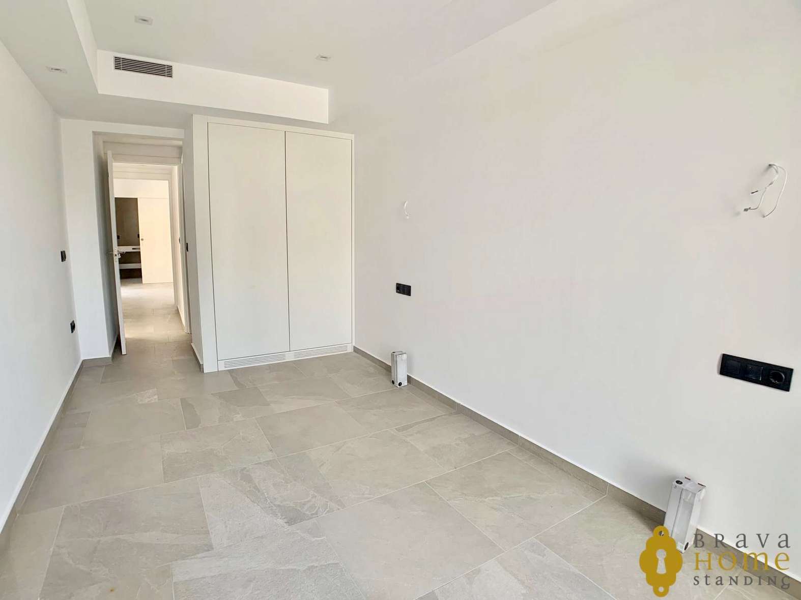 Magnifique maison neuve de plain-pied au canal large, à vendre à Empuriabrava