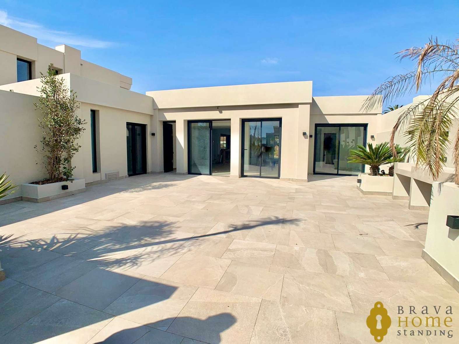 Magnifique maison neuve de plain-pied au canal large, à vendre à Empuriabrava