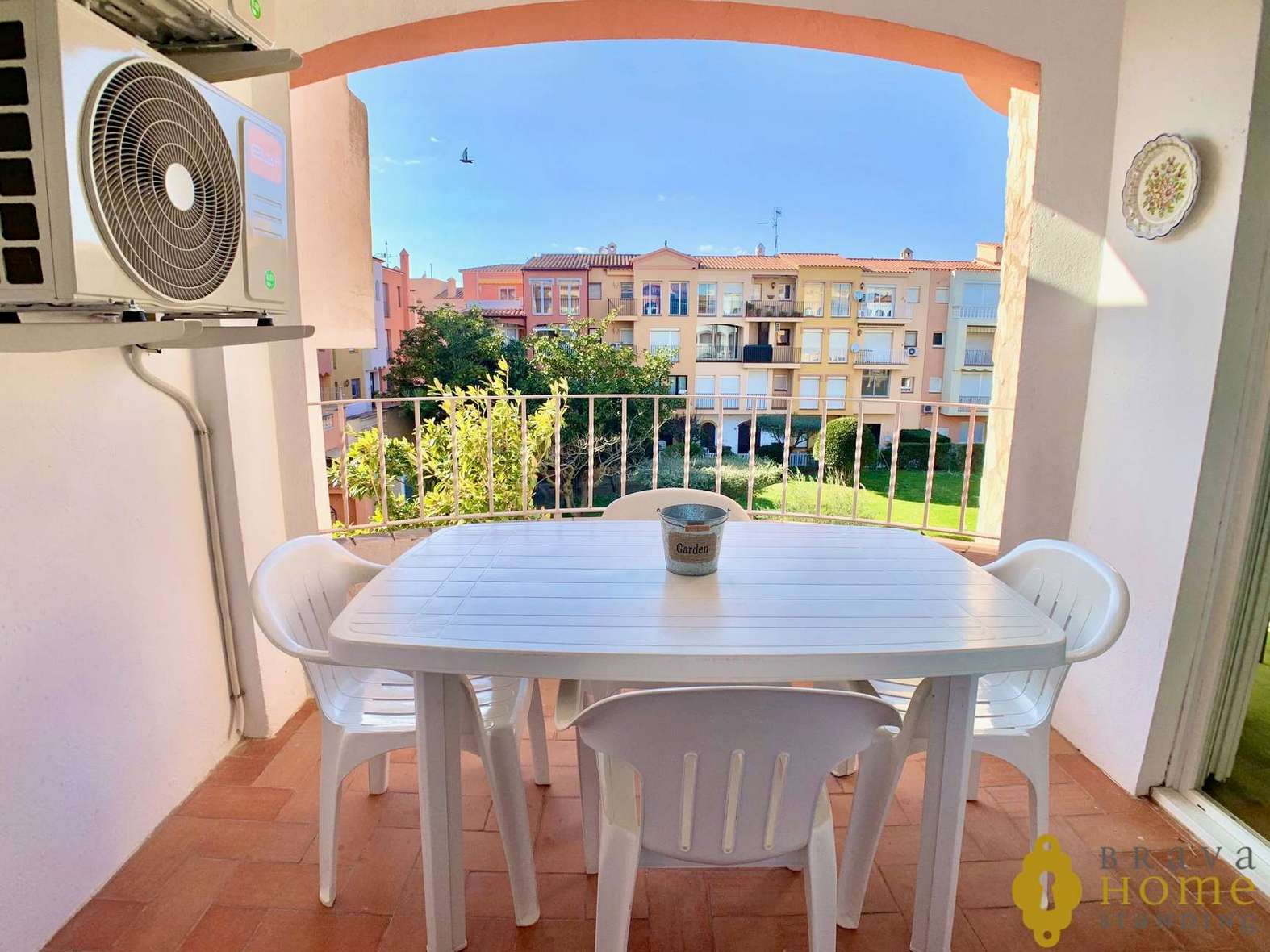 Hermoso apartamento a 200 metros de la playa en venta en Empuriabrava