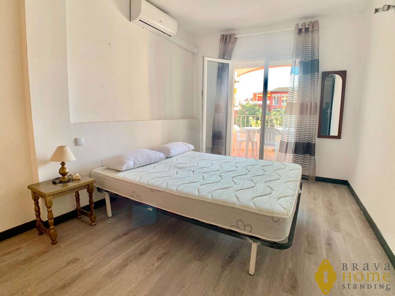 Hermoso apartamento a 200 metros de la playa en venta en Empuriabrava