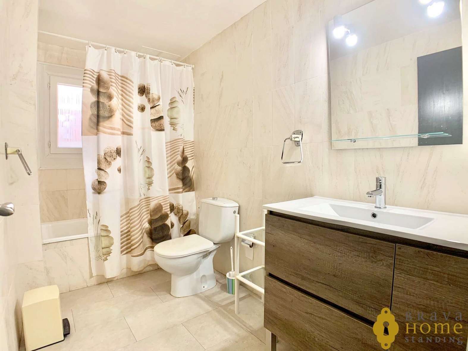 Hermoso apartamento a 200 metros de la playa en venta en Empuriabrava