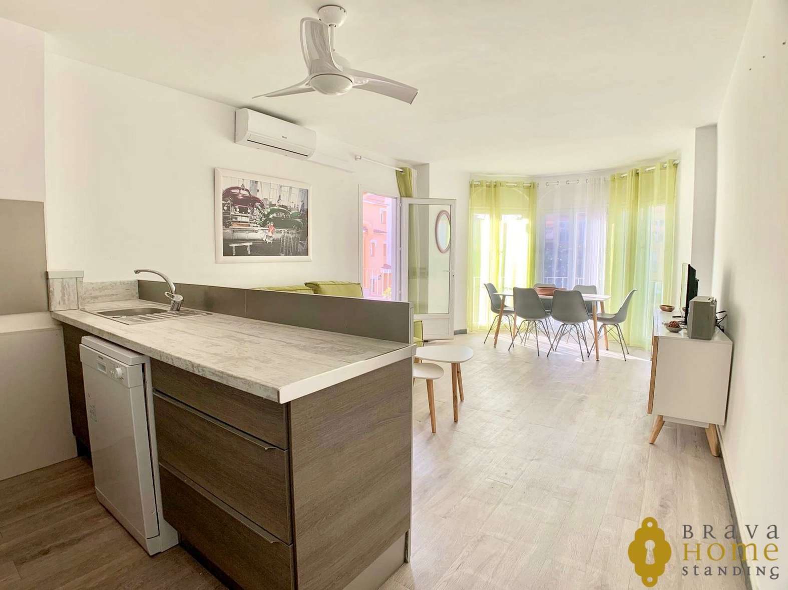 Hermoso apartamento a 200 metros de la playa en venta en Empuriabrava