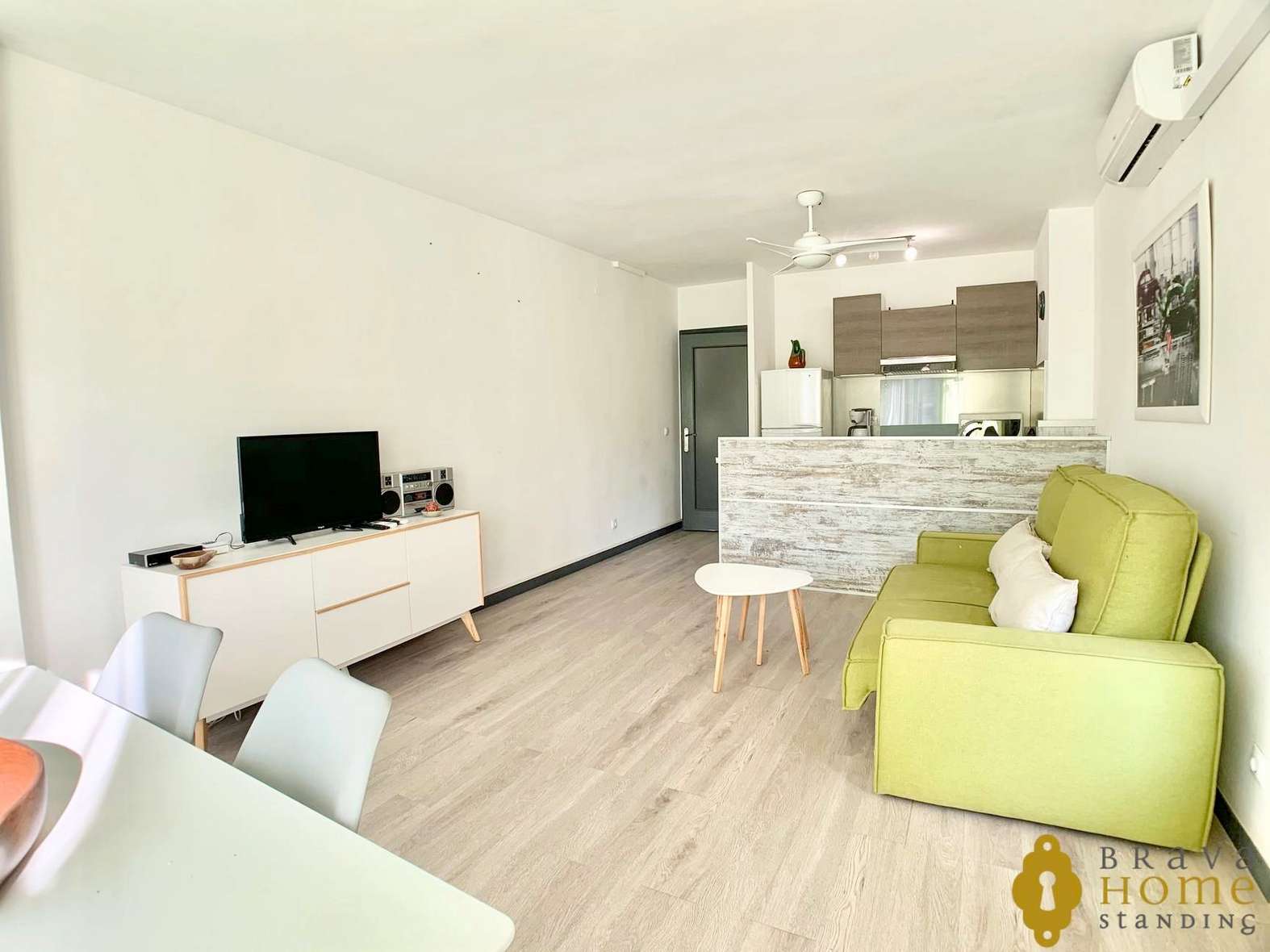 Hermoso apartamento a 200 metros de la playa en venta en Empuriabrava
