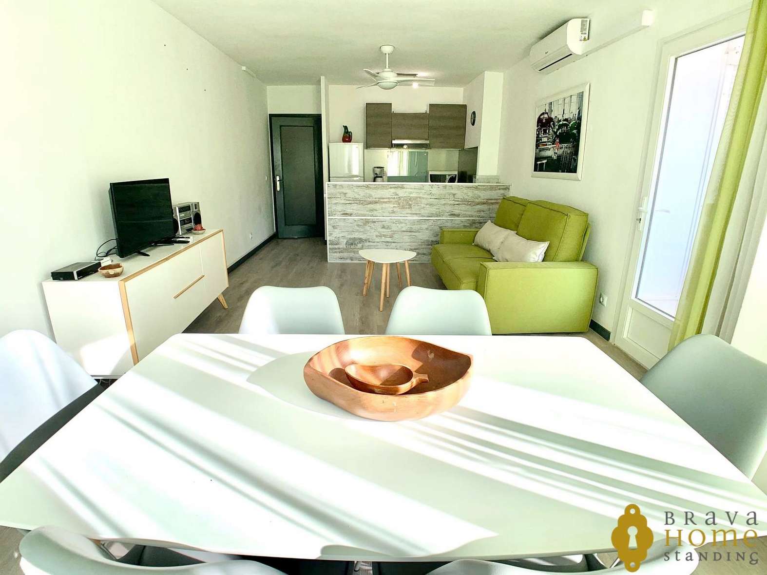 Hermoso apartamento a 200 metros de la playa en venta en Empuriabrava