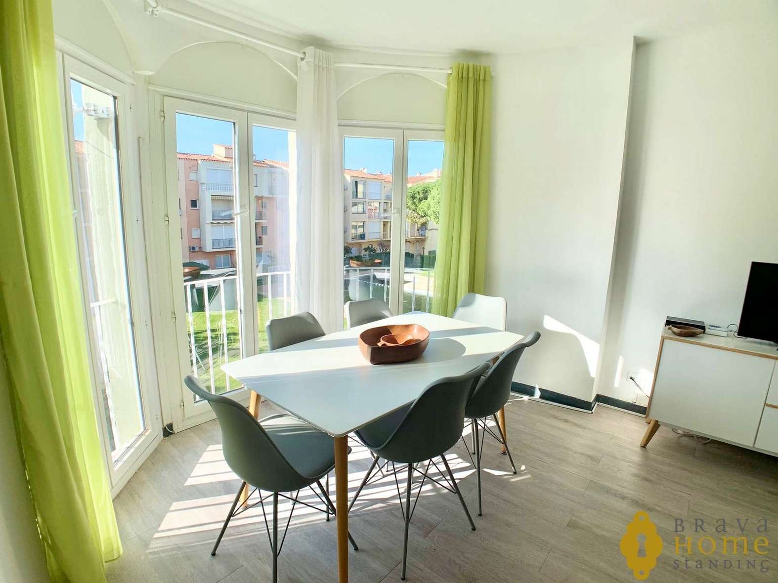 Hermoso apartamento a 200 metros de la playa en venta en Empuriabrava