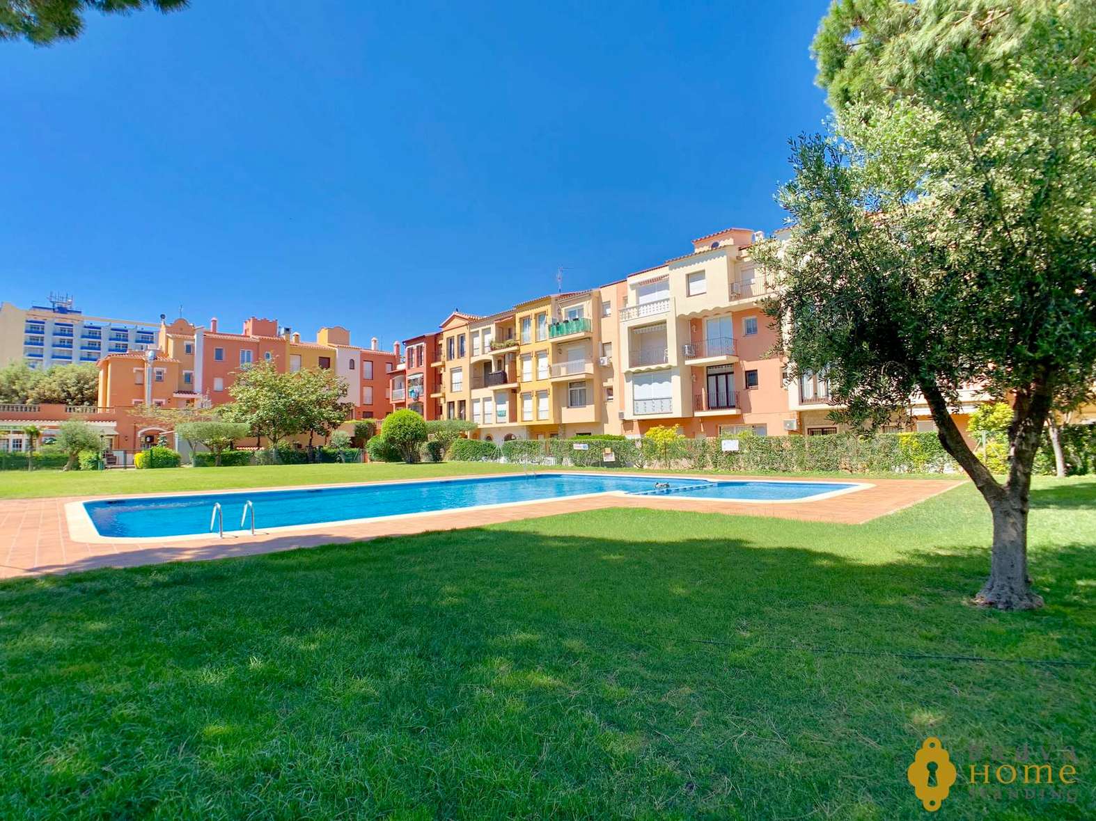 Hermoso apartamento a 200 metros de la playa en venta en Empuriabrava