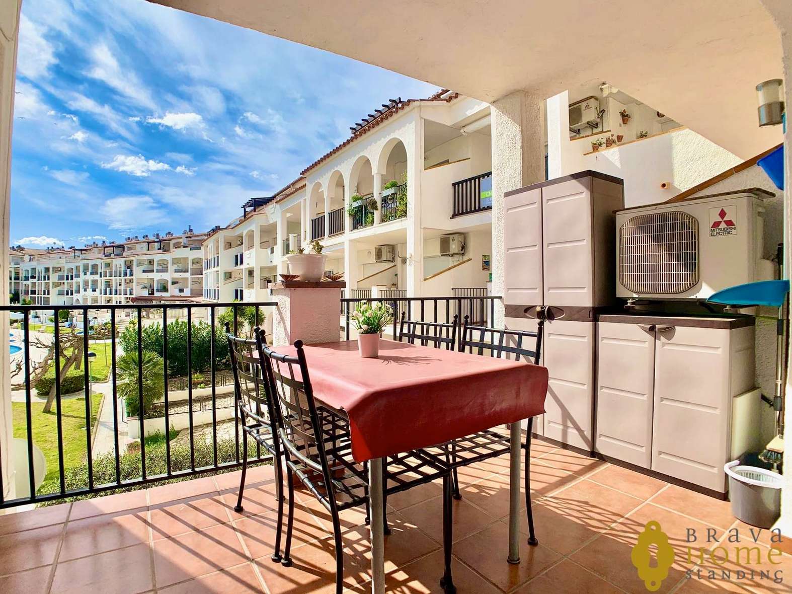 Beautiful apartment overlooking the canal for sale in Empuriabrava